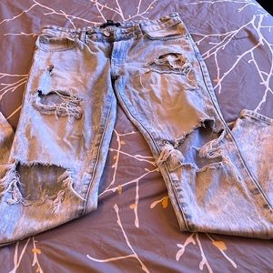 Men’s distressed jeans